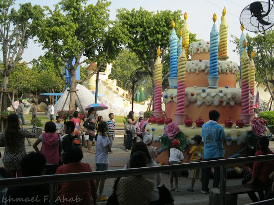 Cake on parade at the streets of Dreamworld Bangkok