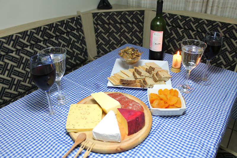*: Noite de queijos e vinho