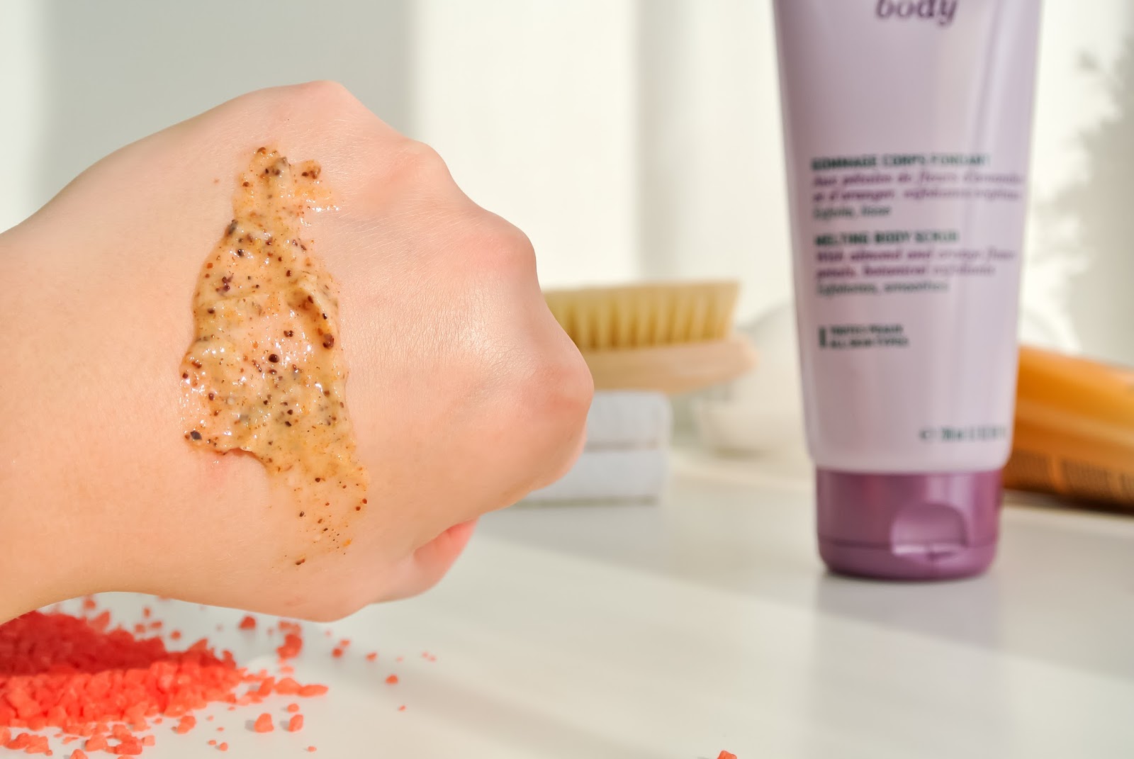 pece-o-telo-nuxe-kosmetika-peeling