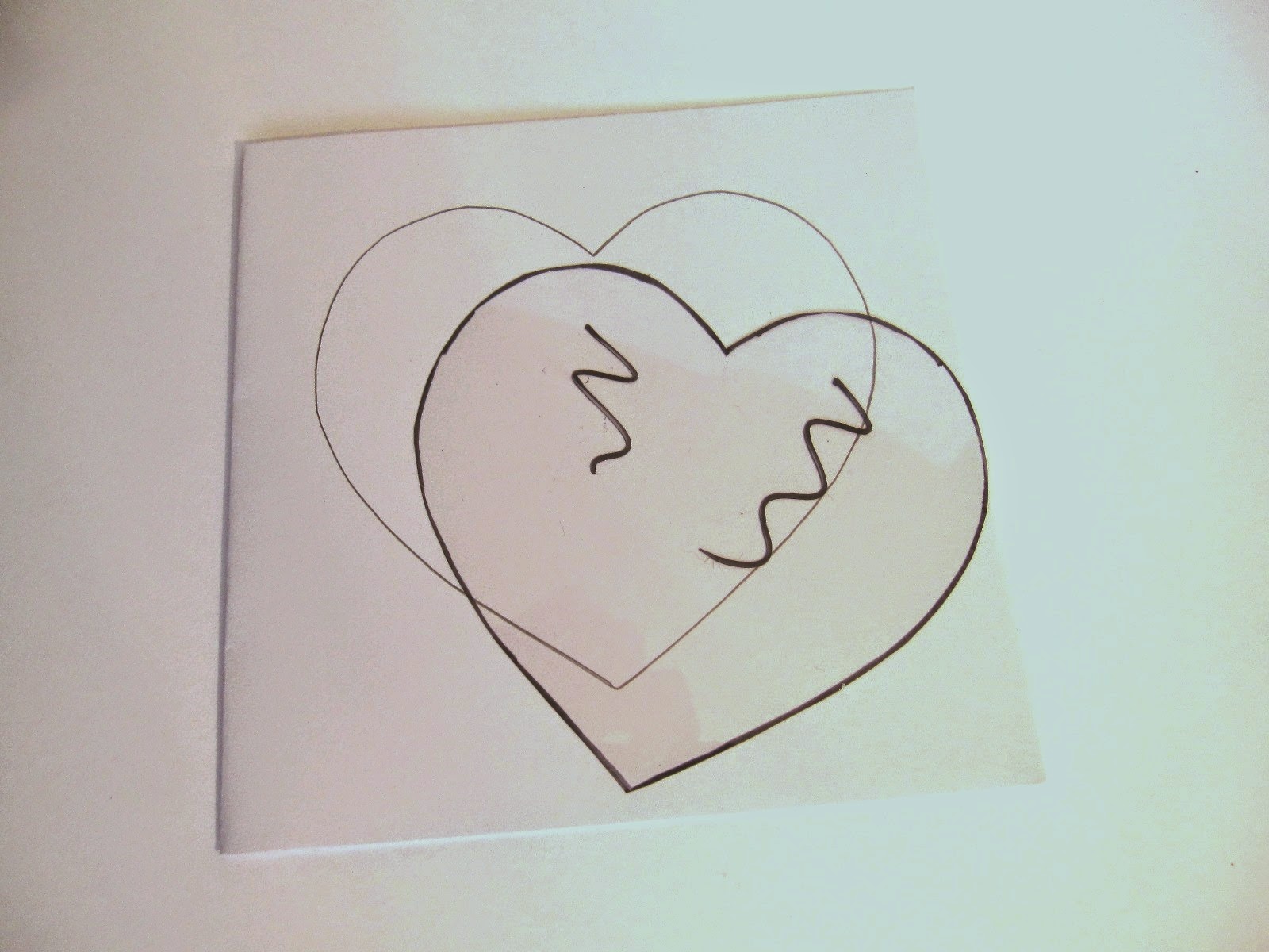 tarjeta de felicitación blanca con corazón y plantilla acetato de un corazón