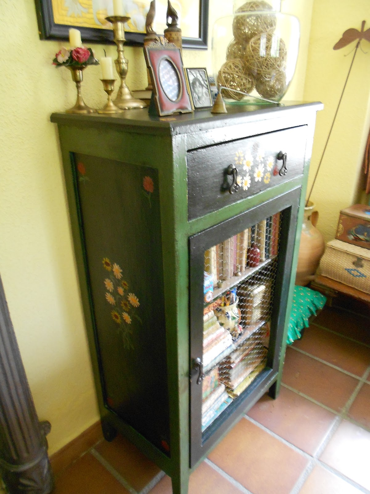 EL CHIBIRITAINO: MUEBLE DE TELA DE GALLINERO
