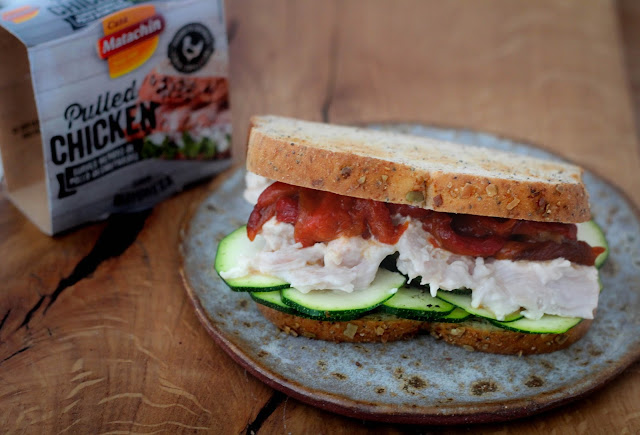 Sandwich de pollo asado con pimiento y calabacÃn