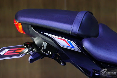 Jok split seat tapi gap tidak terlalu besar Jok split seat tapi gap tidak terlalu besar