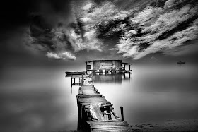 01-Vassilis-Tangoulis-The-Sound-of-Silence-in-Black-and-White-Photographs-www-designstack-co