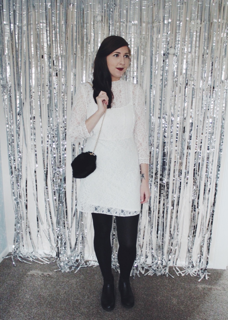 primark, fluffybag, lacedress, wiw, whatimwearing, ootd, outfitoftheday, lotd, lookoftheday, fbloggers, fblogger, fashionbloggers, christmaspartystyle, primarkhaul, asos, asseenonme