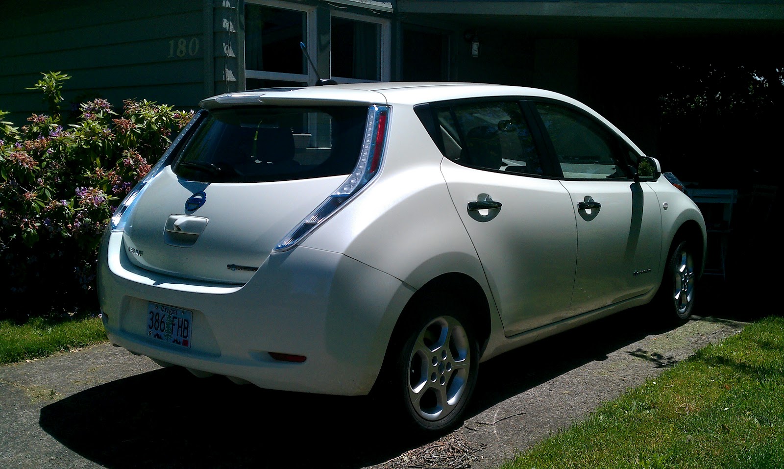 Green Cross A Day With The Nissan Leaf Electric Transportation Land With My In Laws Coming Via Train For Courtney S Graduation They Decided To A Nissan Leaf One Of The Few Fully Electric Cars On Market Right