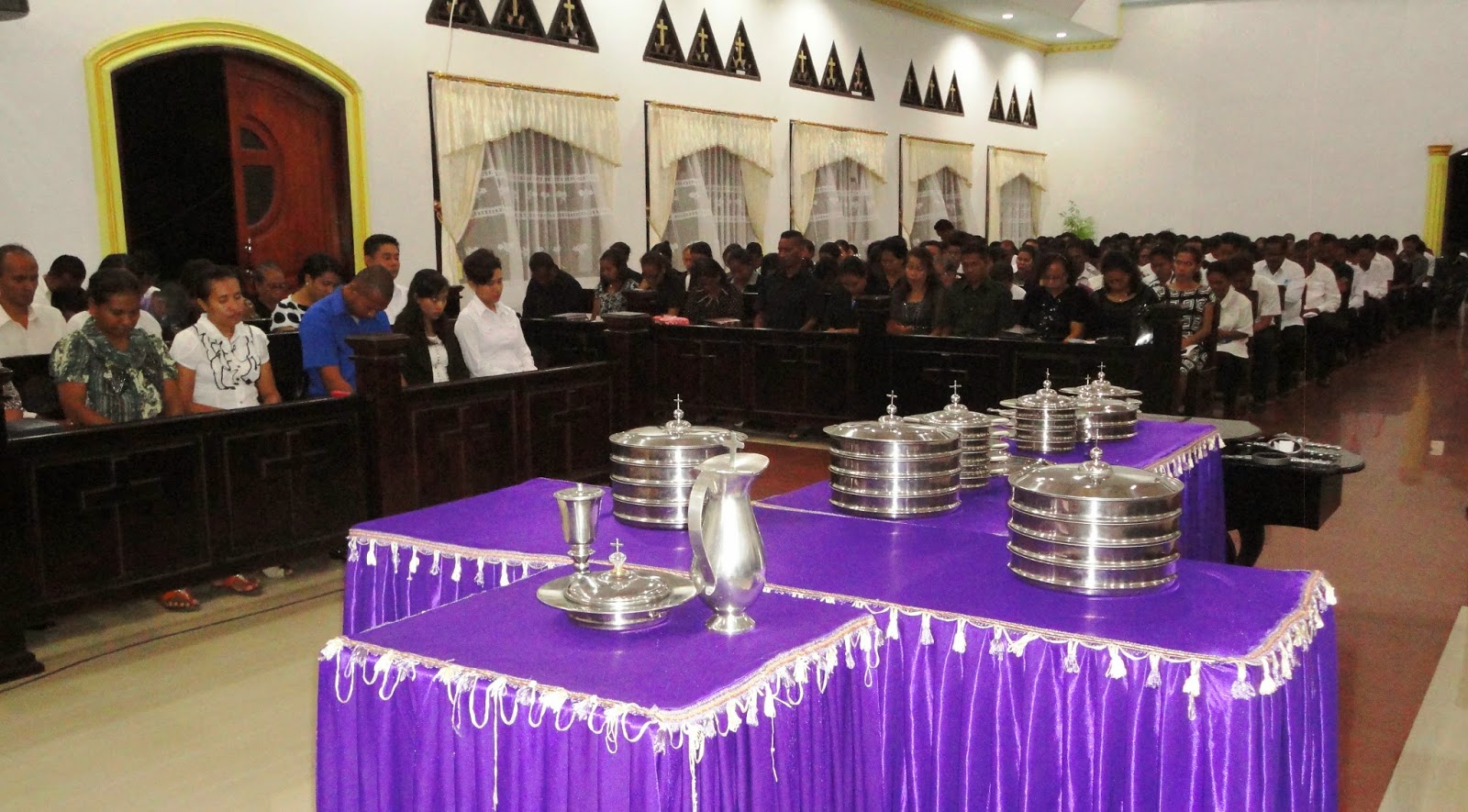 Perjamuan Kudus Jumat Agung (18 April 2014) GMIT Jemaat Gunung Sinai