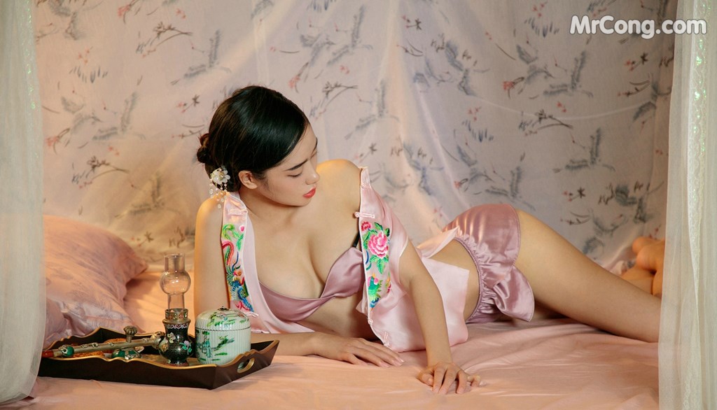 UGIRLS T037: Model Bai Yue Guang (白月光) (65 photos)