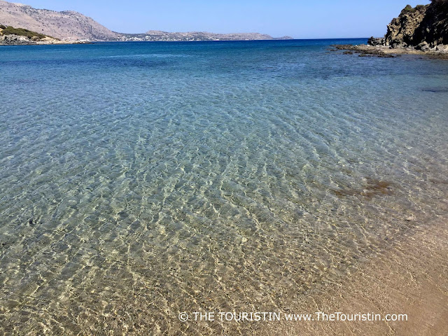 Travel guide to Lindos in Greece. The Touristin. The sea glistening in the sun.