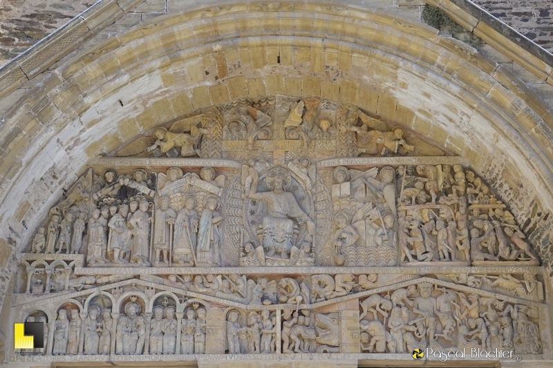 Tympan de l'abbatiale de conques photo Pascal Blachier