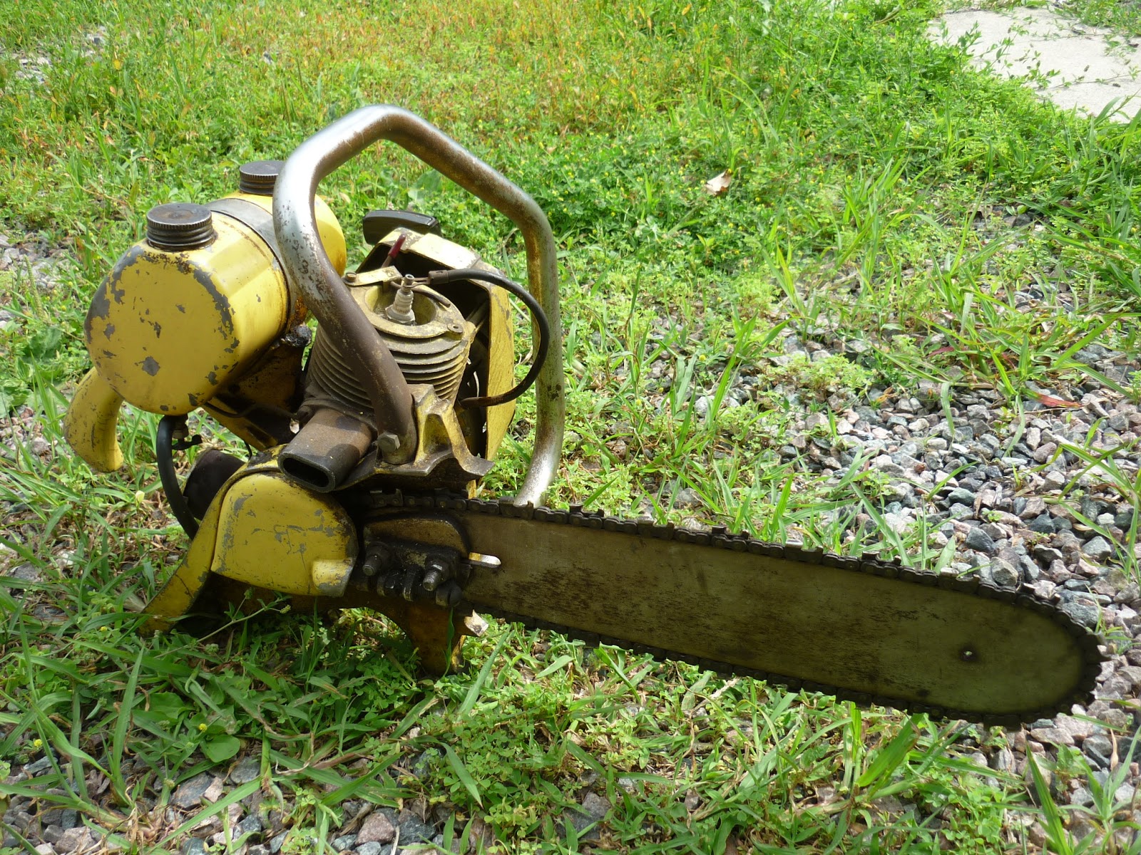 VINTAGE CHAINSAW COLLECTION BARKER C40.
