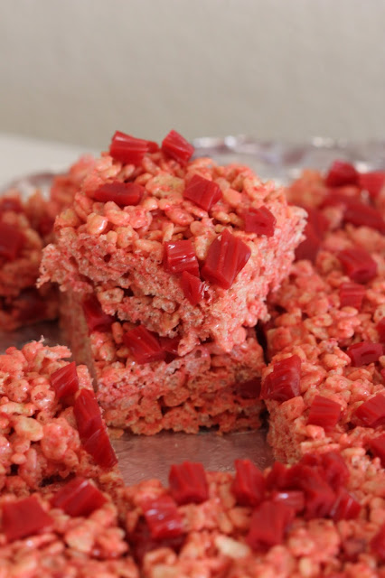 Strawberry Twizzlers Krispies | Tortillas and Honey