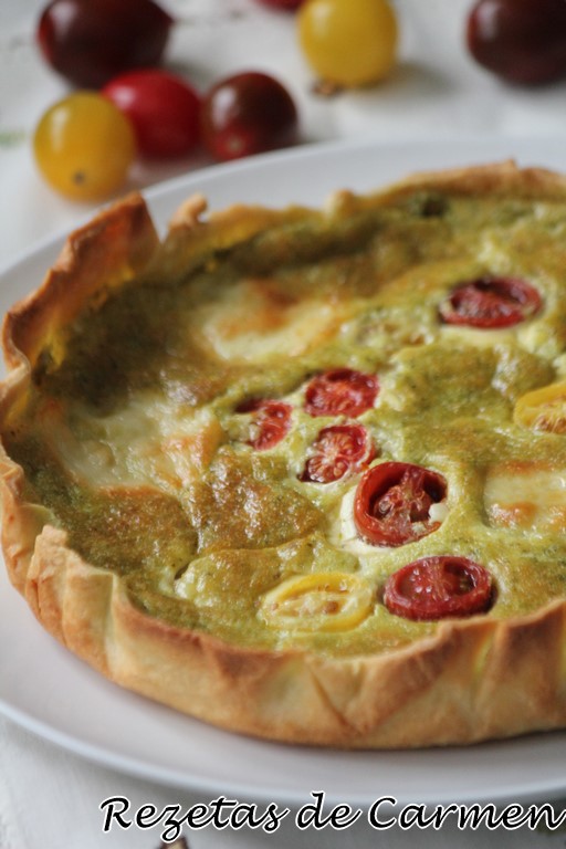 Quiche de provolone y pesto