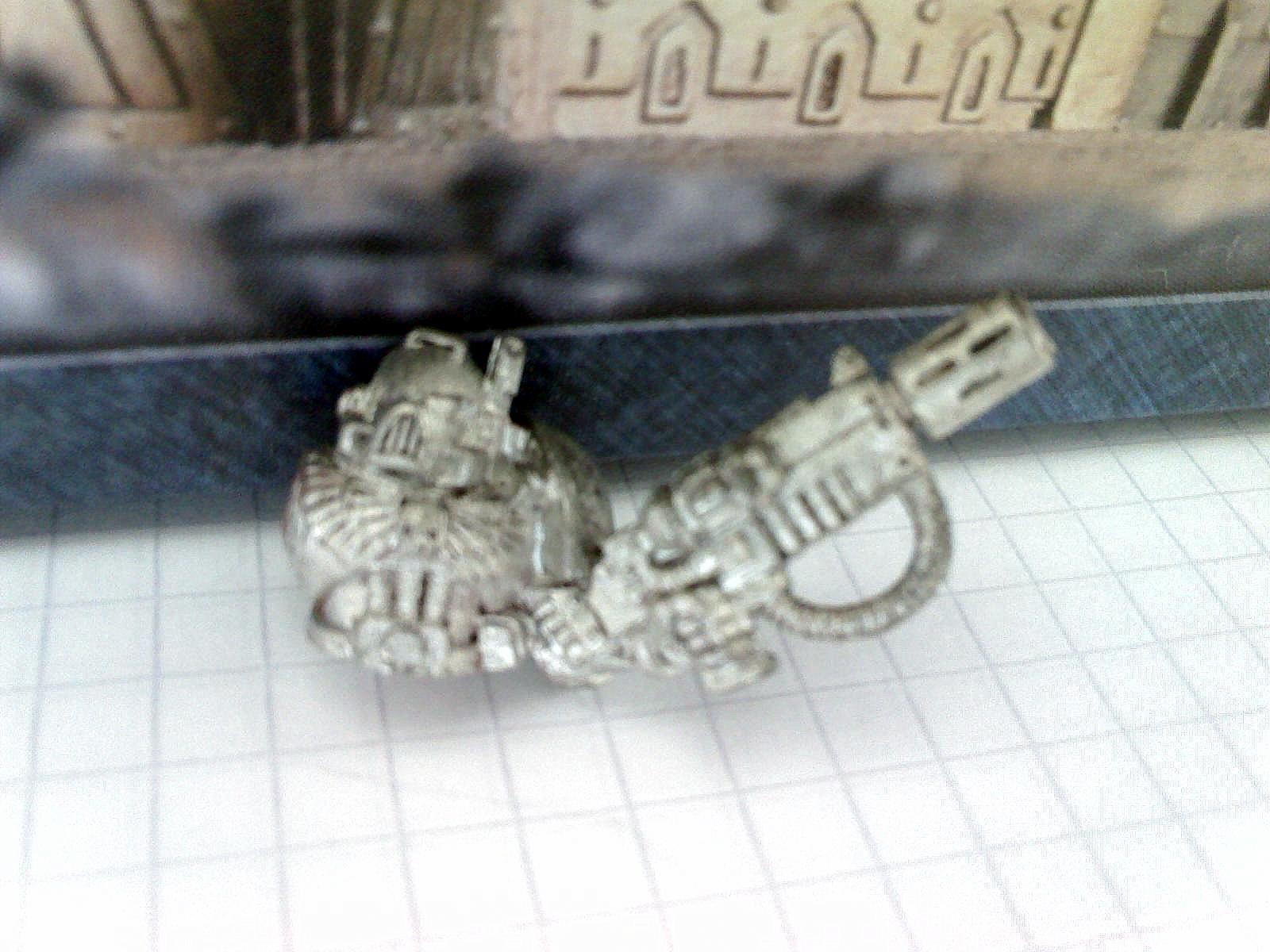 Aurelius Legion How to strip paint from a plastic and metal miniature using Dettol