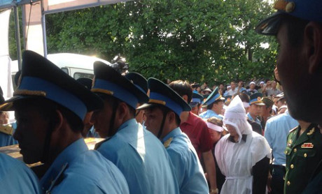 Xuc dong canh que huong don liet sy Tran Quang Khai tro ve - Anh 8