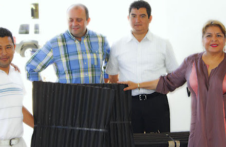 Ayuntamiento de Tulum entrega fardos de lámina a familias para mantener una vivienda digna