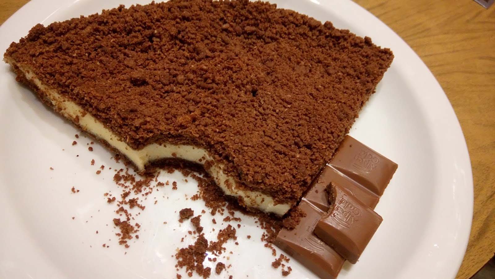 Просто кухня шоколадно творожный пирог. Насыпной шоколадный пирог. Творожный пирог с какао. Творожная запеканка с какао. Шоколадный с твогог насыпной пирог.