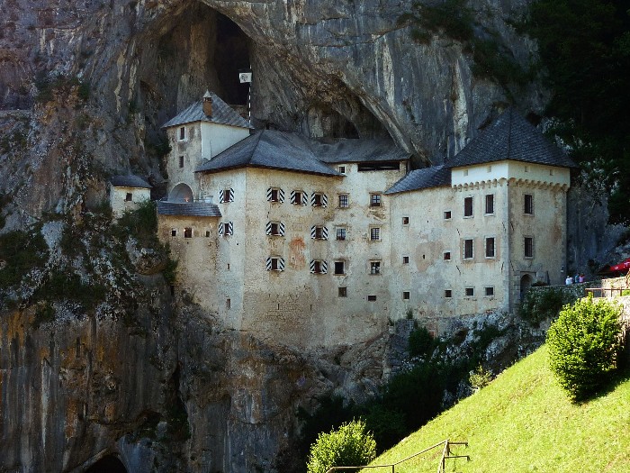 Visita alle grotte di Postumia e al castello di Predjama