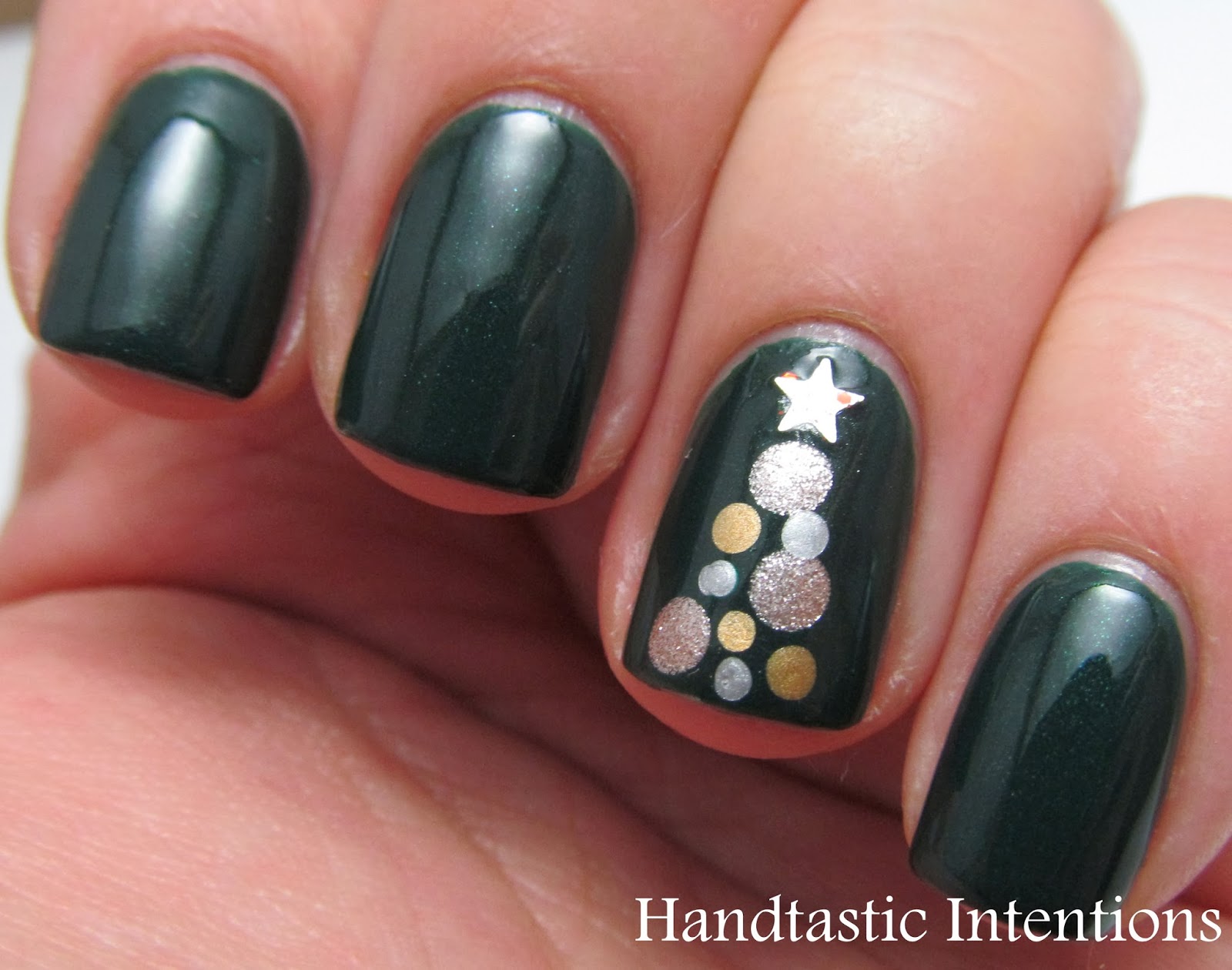 Gold and Green Christmas Nail Art - wide 4