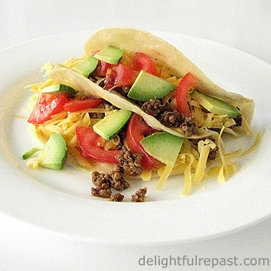 Ground Beef Tacos - Tacos de Carne Molida / www.delightfulrepast.com