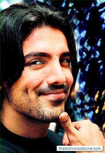 Extream Fashion: John Abraham Hairstyle