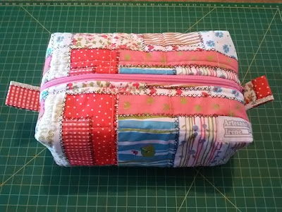 necessaire box http://www.artesanatoirene.blog.br/2017/06/necessaire-box.html