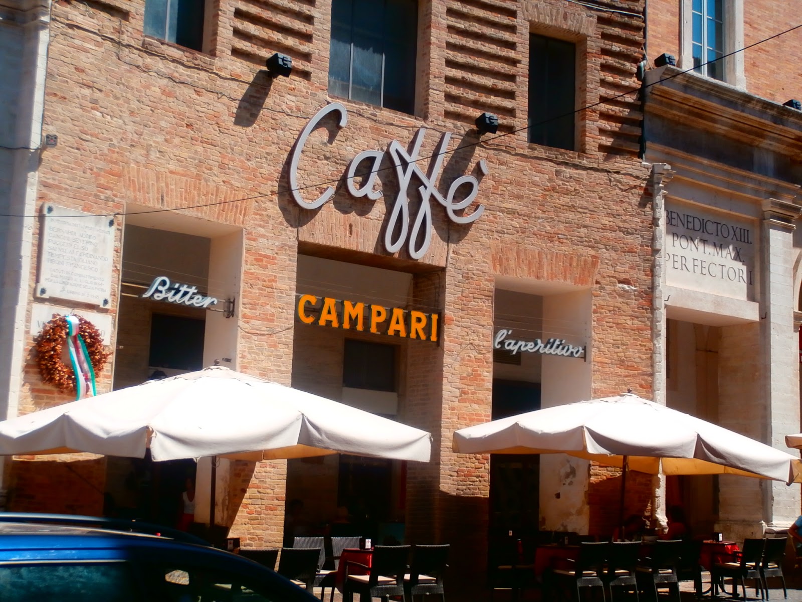 Bologna...e non solo... Bar Pasticceria Caffè Basili Piazza Della