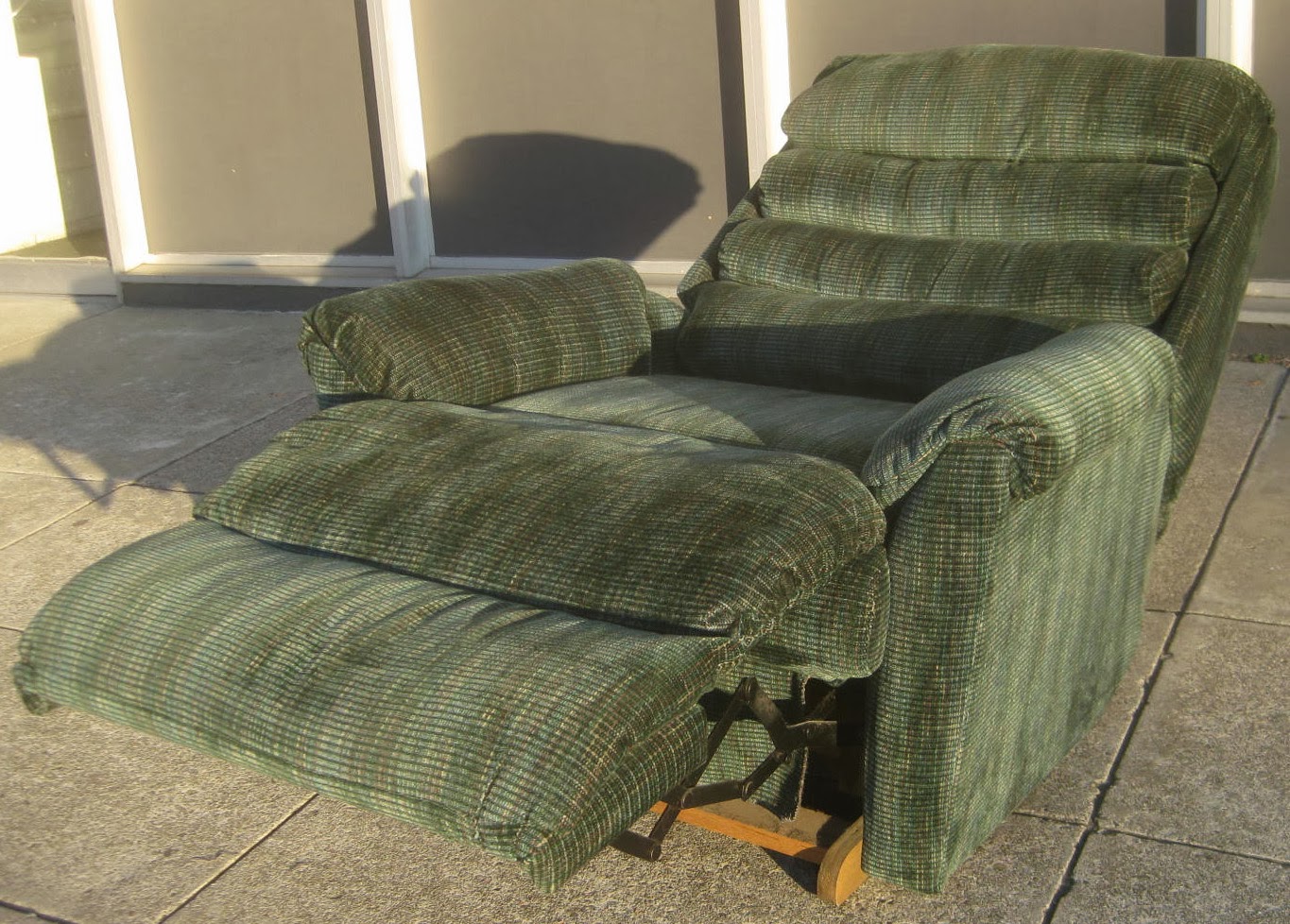 UHURU FURNITURE & COLLECTIBLES SOLD Green Recliner 60