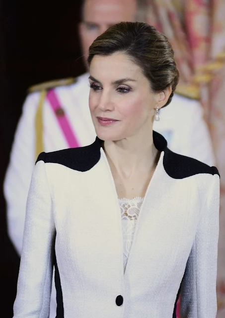 Queen Letizia Style Mango Touch Clutch, wore Prada Pointy Toe Pump