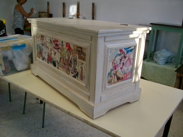 Cómo reciclar un mueble de madera con decapado y decoupage. Reciclar