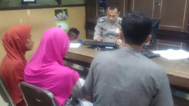 ML Dengan Pacar, Usai Sholat Siswi SMP Ini Berdoa Agar Tidak Hamil. Tapi Sayang Doanya Didengar Oleh Ibunya