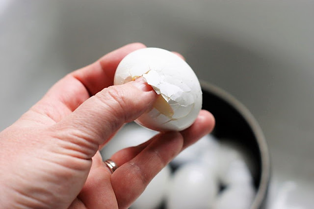 How to Peel a Hard Boiled Egg Image