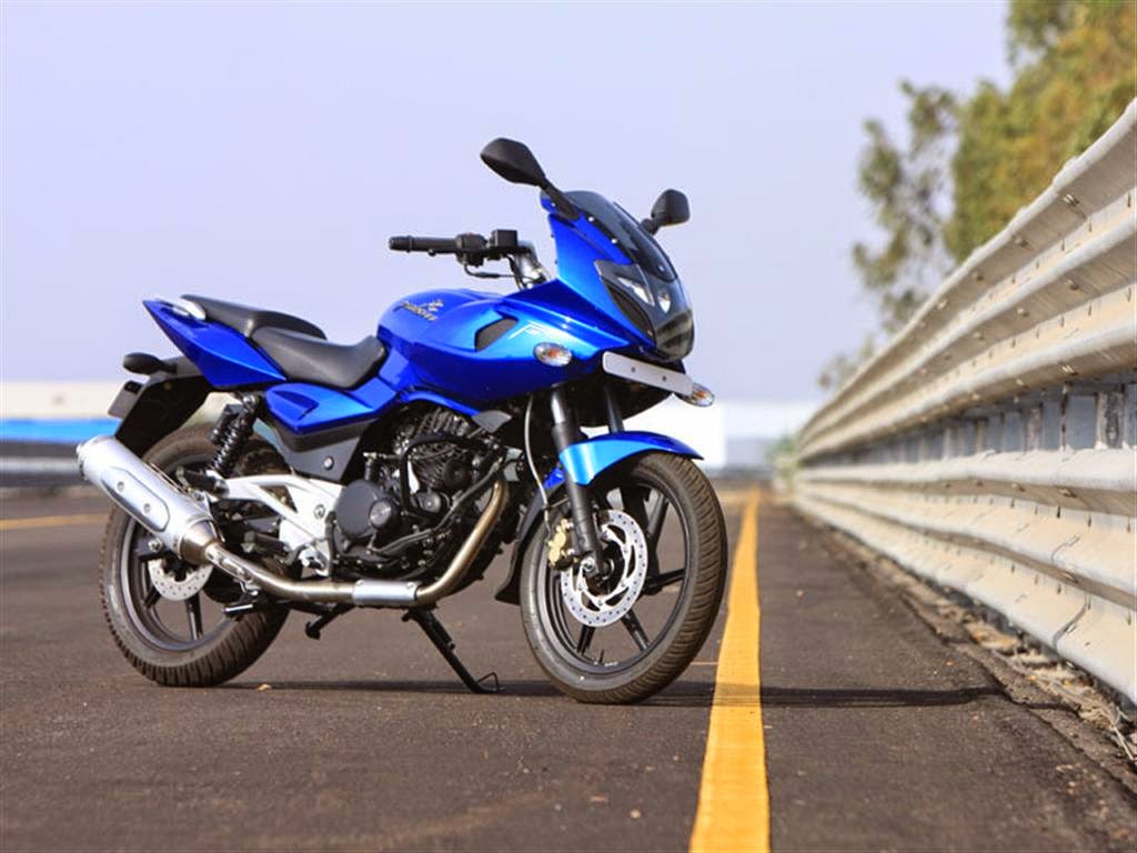 Todo sobre motos Galería Bajaj Rouser 220