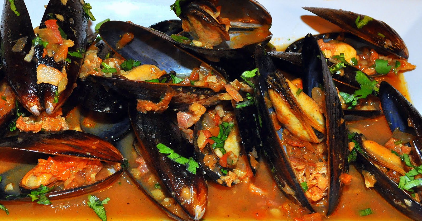 Life Scoops Mussles in White Wine sauce