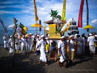 Villagers Bring Pratima Symbol Of God On The Shoulder Back To The Temple In Melasti Ceremony The Day Before Nyepi On The Beach