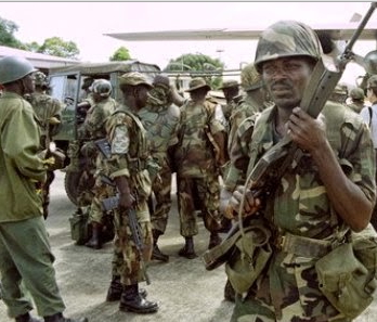 nigerian soldiers arrested beating robber