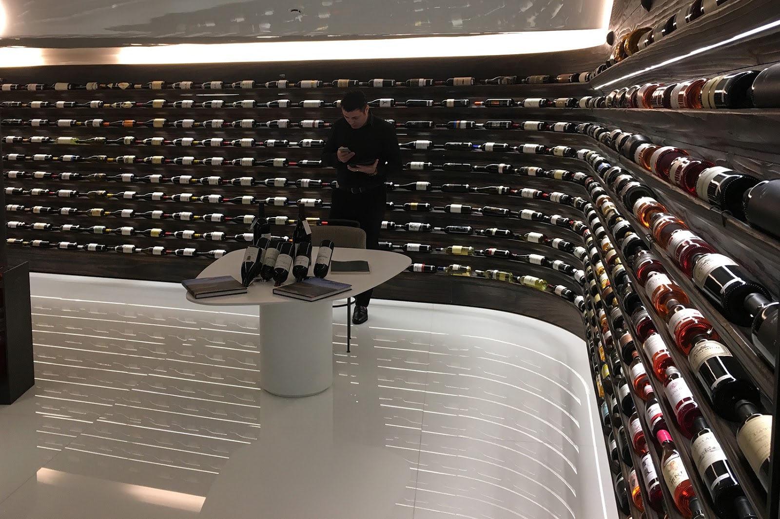 Vinhos e Prazeres Wine Bar da Mistral no Iguatemi