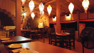 Remax Vip Belize: Exotic place to eat