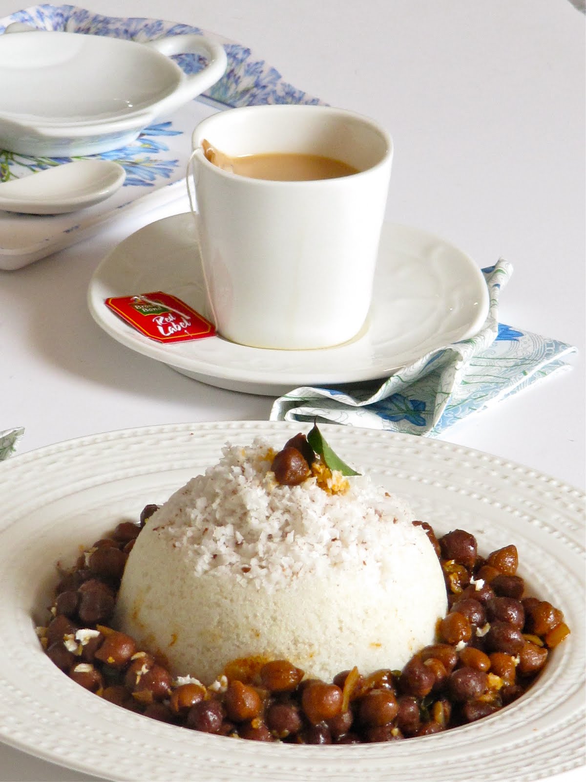 Plateful Steamed RiceCake with Black Garbanzo Beans Curry — Puttu