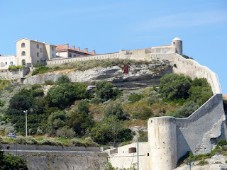 La citadelle de Bonifacio et les remparts La citadelle de Bonifacio et les remparts