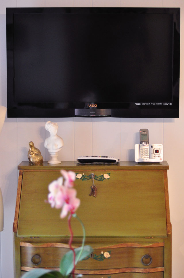 sitting area in office, vintage and modern furniture