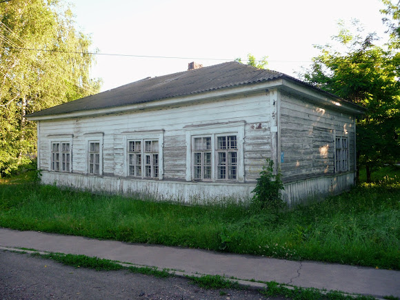 Конотоп. Дерев'яний будинок по вул. Бориса Олійника Конотоп. Дерев'яний будинок по вул. Бориса Олійника