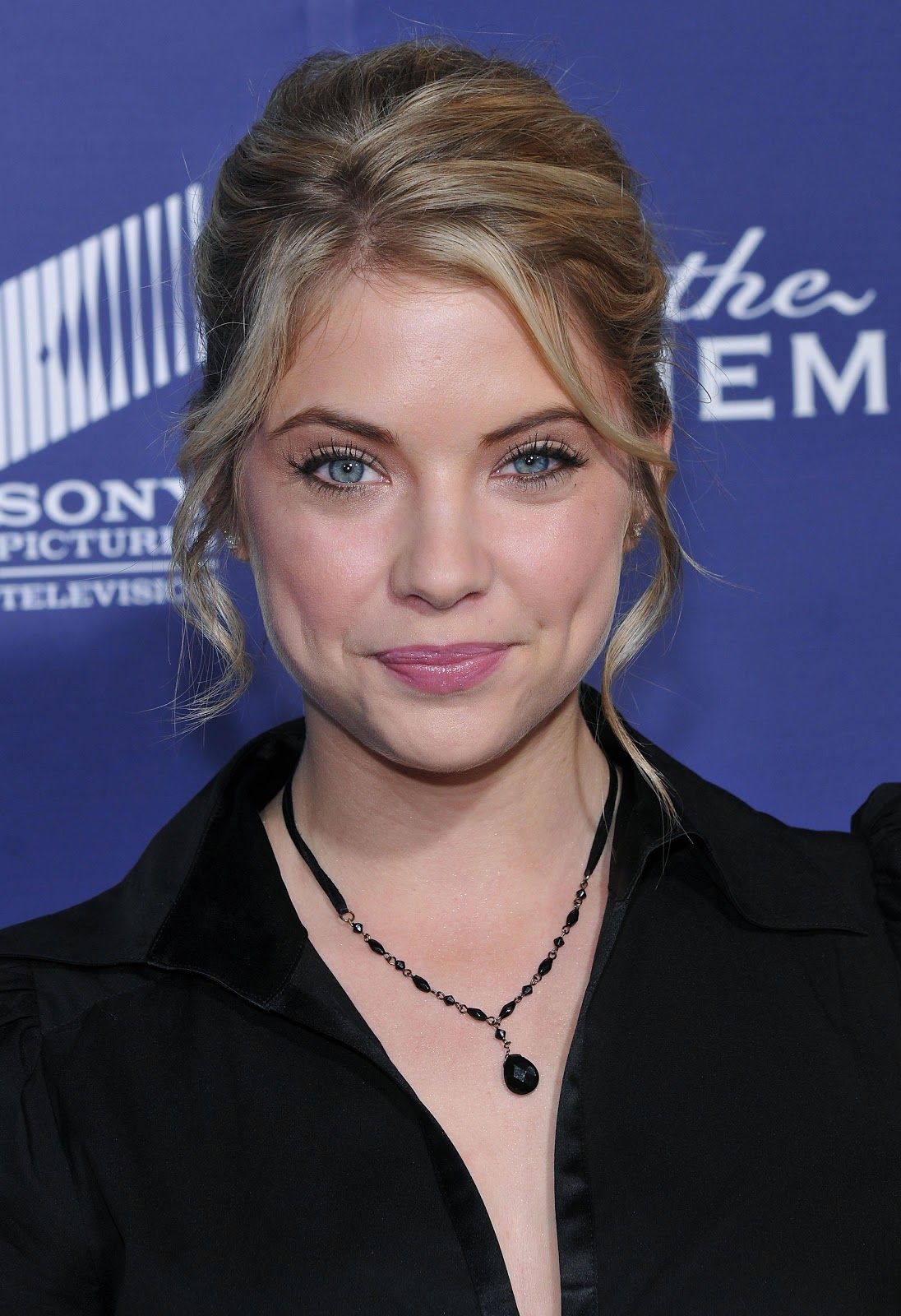 эшли вуд актриса горячие фото. Ashley actress. эшли бенсон блондинка. Ashley hinshaw 2020. эшли эднер вояджер.