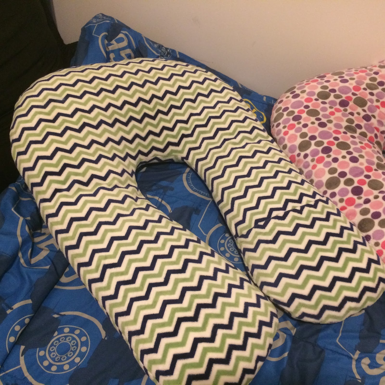 Making bedtime easier w Sleep Zzz Pillow Lizzandco_