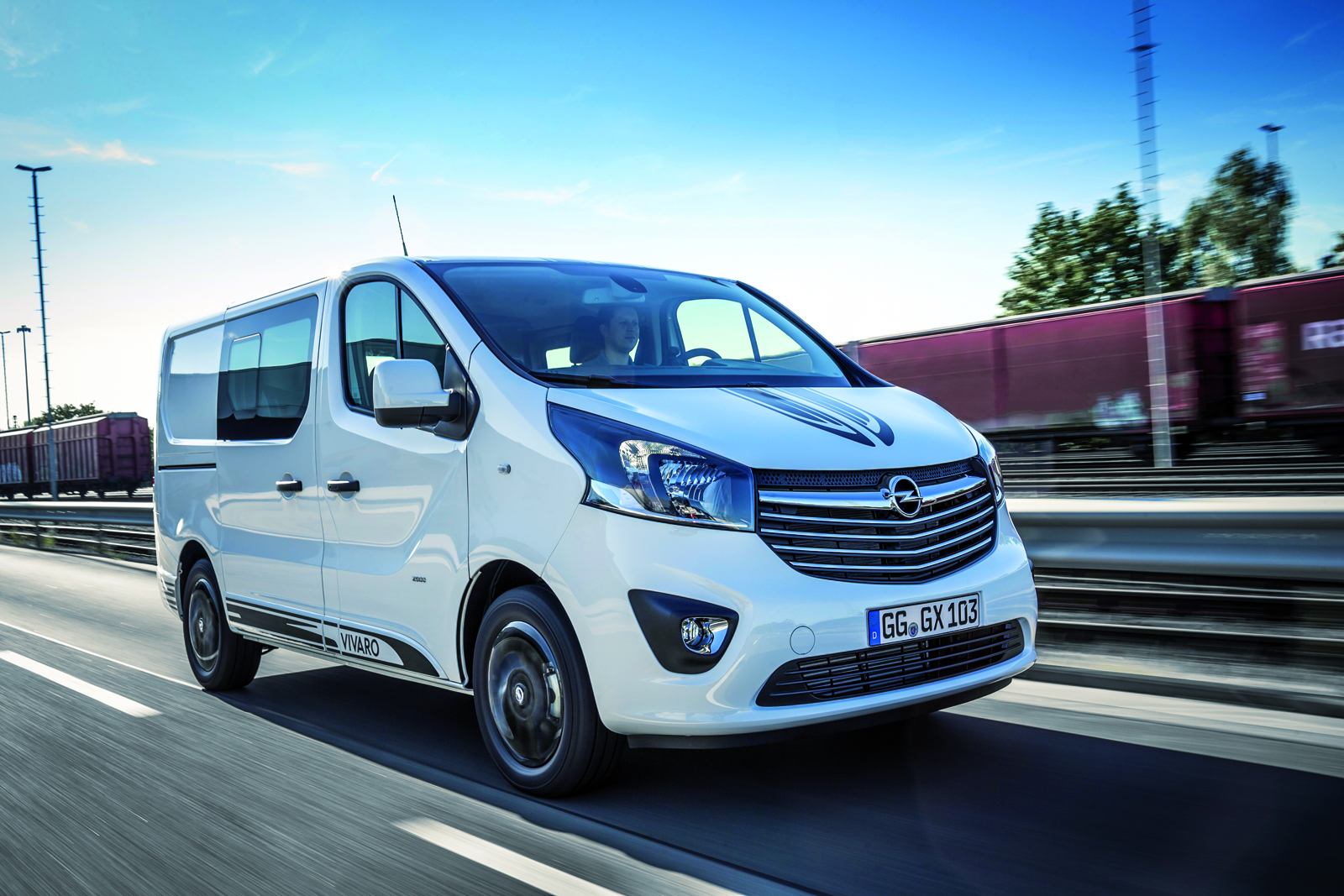 2014 [Renault/Opel/Fiat/Nissan] Trafic/Vivaro/Talento/NV300 - Page 13 Opel-Vivaro-Sport-303291