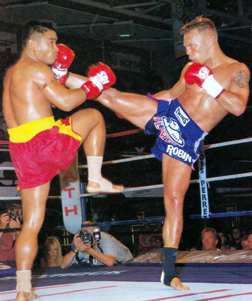 Coban vs Ramon Dekkers. Dekkers was considered a pioneer for foreigners fighing in Thailand.