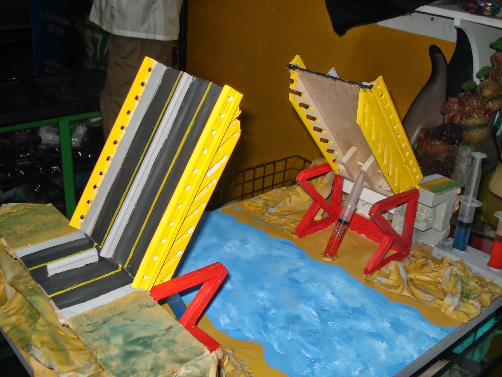 CROMAMENTALES PUENTE LEVADIZO EXPERIMENTOS CIENTÍFICOS CON EL AGUA