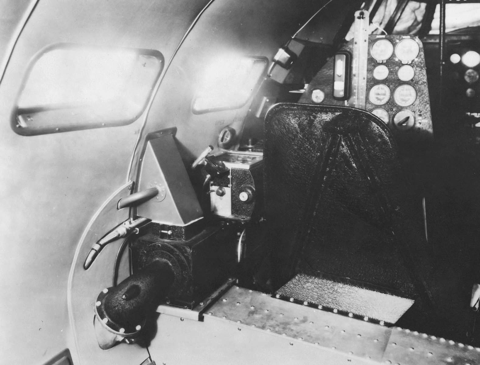 nhungdoicanh Lockheed XC35