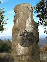 Monòlit commemoratiu dels 1100 anys del castell