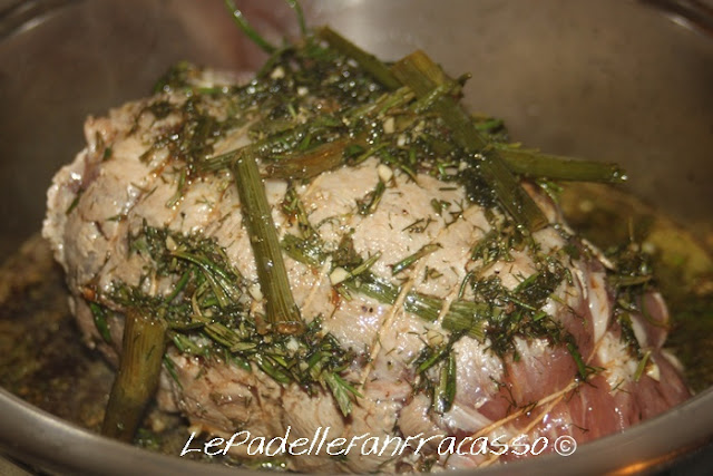 preparazione maiale in porchetta